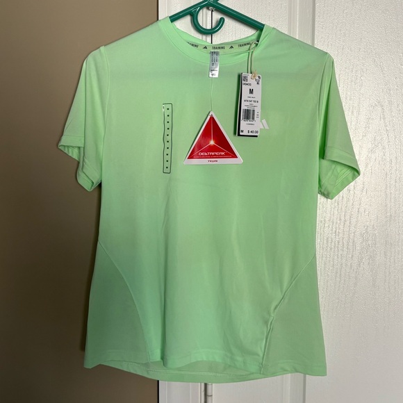 NWT adidas Women's Training T-Shirt. Size Medium. - Picture 5 of 7